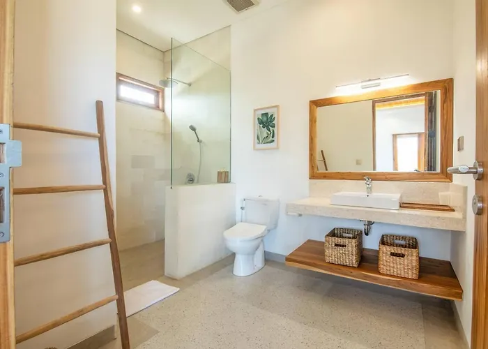 Opulent 6 Bedroom In With Ocean View, 5 Mins To Savaya 别墅 *
