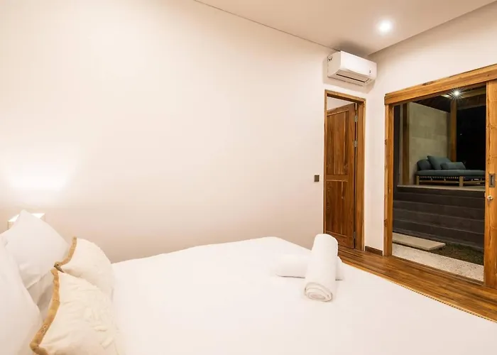 别墅 Opulent 6 Bedroom In With Ocean View, 5 Mins To Savaya 乌鲁瓦图
