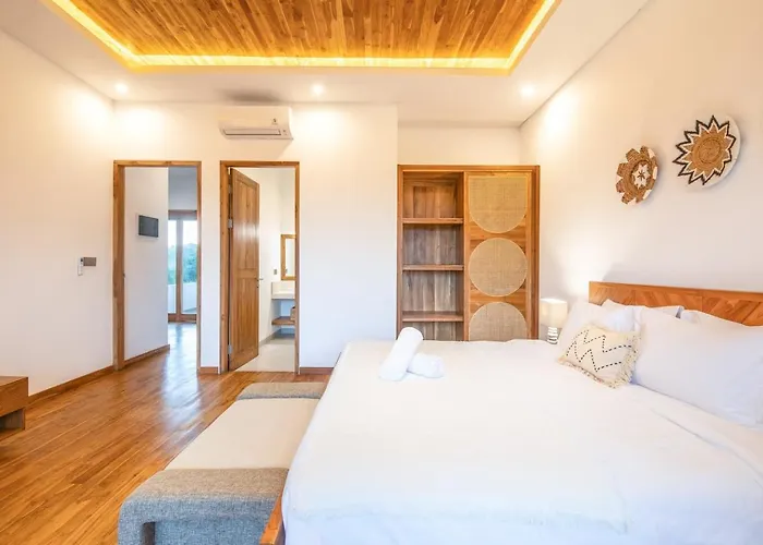 Opulent 6 Bedroom In With Ocean View, 5 Mins To Savaya 别墅 *
