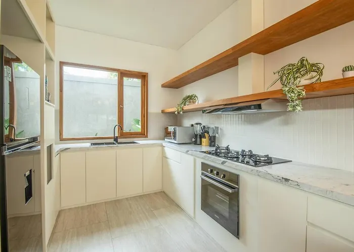 Opulent 6 Bedroom In With Ocean View, 5 Mins To Savaya * 乌鲁瓦图