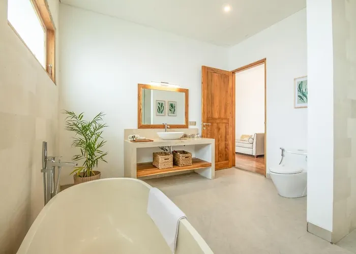 Opulent 6 Bedroom In With Ocean View, 5 Mins To Savaya 别墅 乌鲁瓦图