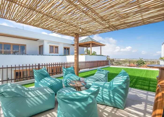 Opulent 6 Bedroom In With Ocean View, 5 Mins To Savaya